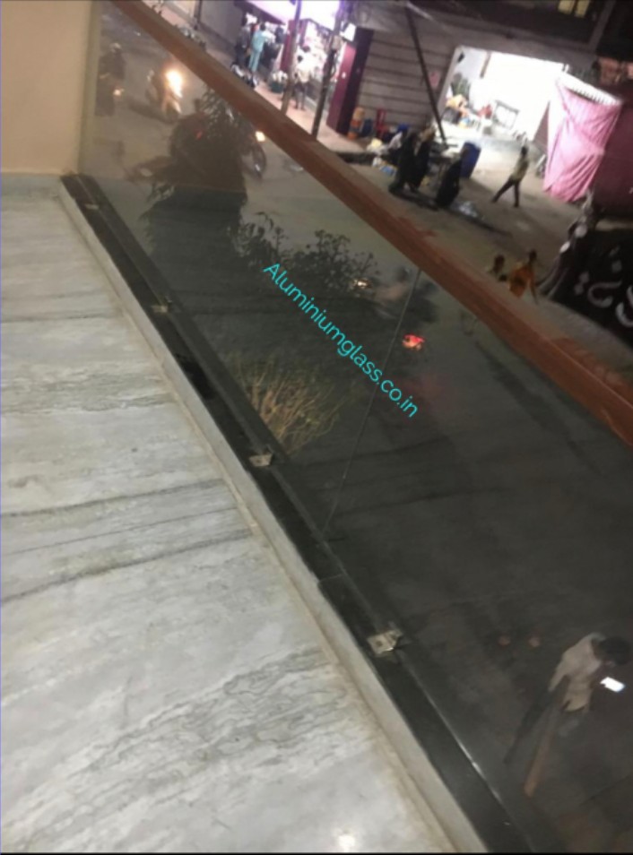 Glass reling