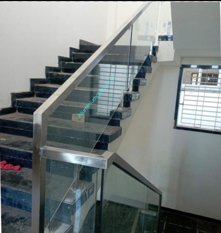 Glass reling