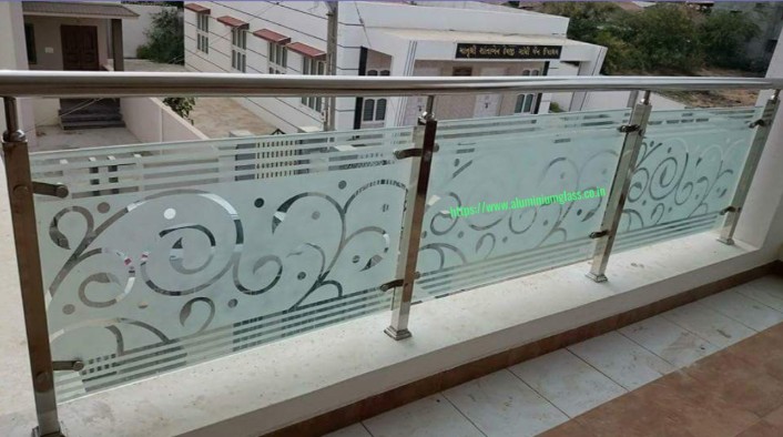 Glass reling